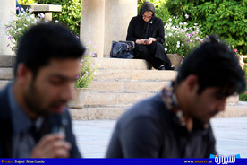 جزء خوانی قرآن کریم در جوار آرامگاه «لسان الغیب»