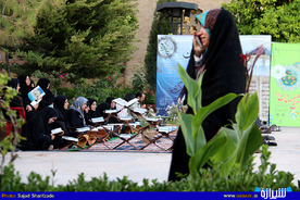 جزء خوانی قرآن کریم در جوار آرامگاه «لسان الغیب»