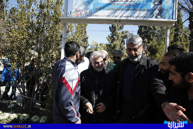 رونمایی از مقبره یادمان سردار اسکندری توسط سردار سلیمانی در گلزار شهدا