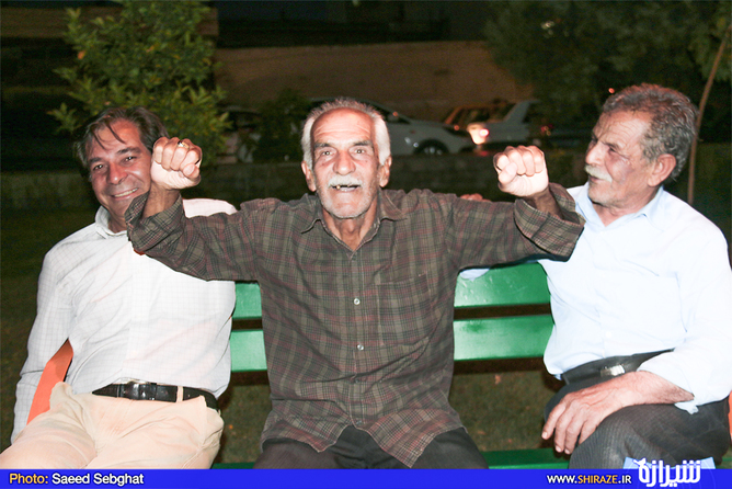 همچنان باروحیه وبا نشاط