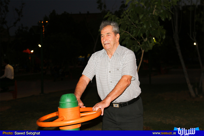 چنان ورزش میکرد که جوانها هم کم می آوردند