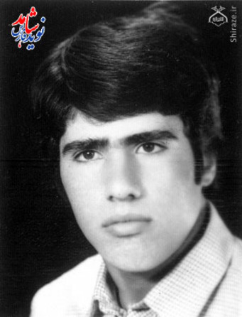 شهید امیر حمزه فرخ روز متولد : 25/5/1342 شهادت : 21/2/1361 خرمشهر شما اى پيام رسانان خون شهيدان و اى كسانى كه رسالت زينبى داريد از تفرقه بپرهيزيد و وحدت خود را در هركجا هستيد منسجم تر و اتحاد خود را بيشتر كنيد و برادرى خود را با همديگر ثابت كنيد.
شهید امیر حمزه فرخ روز متولد : 25/5/1342 شهادت : 21/2/1361 خرمشهر شما اى پيام رسانان خون شهيدان و اى كسانى كه رسالت زينبى داريد از تفرقه بپرهيزيد و وحدت خود را در هركجا هستيد منسجم تر و اتحاد خود را بيشتر كنيد و برادرى خود را با همديگر ثابت كنيد.