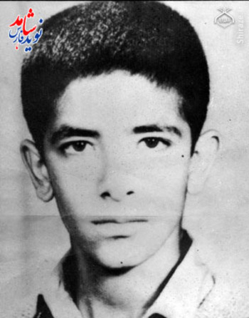 شهید محمد سیفی متولد :5/7/1344 شهادت: 17/2/1361 خرمشهر خواهرم ،حرف ديگر كه باتوداشتم اينكه نماز را سبك نشمارى وهميشه سعى كن نمازت را اول وقت بخوانى.
شهید محمد سیفی متولد :5/7/1344 شهادت: 17/2/1361 خرمشهر خواهرم ،حرف ديگر كه باتوداشتم اينكه نماز را سبك نشمارى وهميشه سعى كن نمازت را اول وقت بخوانى.