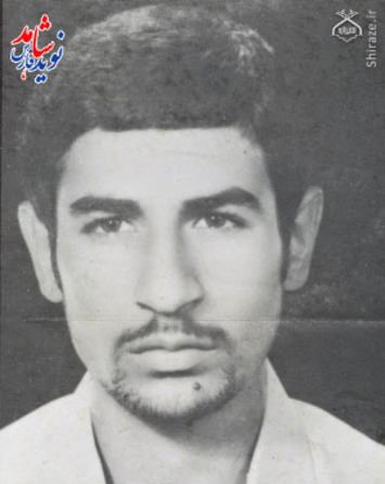 شهيد مهدي اوجي متولد :1/6/1341 شهادت: 17/2/1361 شادگان همانا خداوند دفاع مي کند از کساني که ايمان آورده اند . وصيت من به شما ايمان آوردن شماست تا مورد دفاع خداوند قرار بگيريد و ديگر اينکه کارهايمان را تماماً براي خدا و قرب او صورت بدهيم و هميشه در ياد مرگ باشيم .
شهيد مهدي اوجي متولد :1/6/1341 شهادت: 17/2/1361 شادگان همانا خداوند دفاع مي کند از کساني که ايمان آورده اند . وصيت من به شما ايمان آوردن شماست تا مورد دفاع خداوند قرار بگيريد و ديگر اينکه کارهايمان را تماماً براي خدا و قرب او صورت بدهيم و هميشه در ياد مرگ باشيم .
