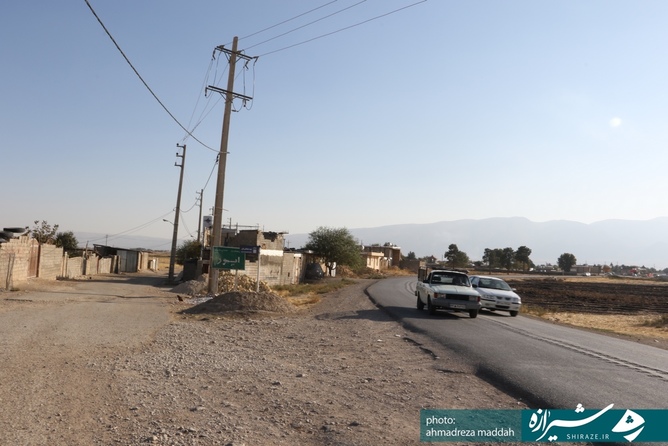 کم عرض بودن و عدم خط کشی و علائم کافی هشدار دهنده در جاده سیاخ دارنگون _ شیراز  