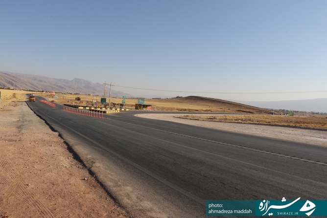 عدم روشنایی جهت دید کافی راننده در هنگام رانندگی در شب 
عدم خط کشی در مسیر جاده ای سیاخ دارنگون - شیراز 