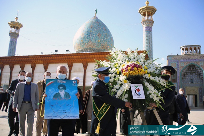 آیین گلباران آرامگاه شهید آیت‌الله دستغیب در حرم احمدی و محمدی(ع) 