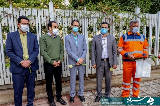 تجلیل جمعی از اصحاب رسانه بسیجی فارس از تعدادی پاکبانان شهر شیراز 