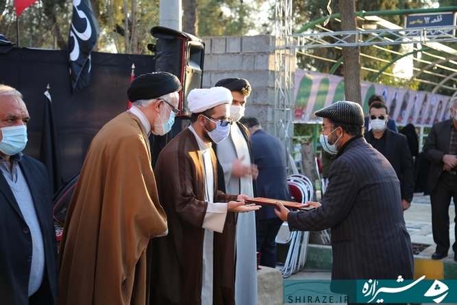 تجلیل آستان سیدعلاءالدین حسین(ع) از خانواده‌های شهدای مدافع حرم 