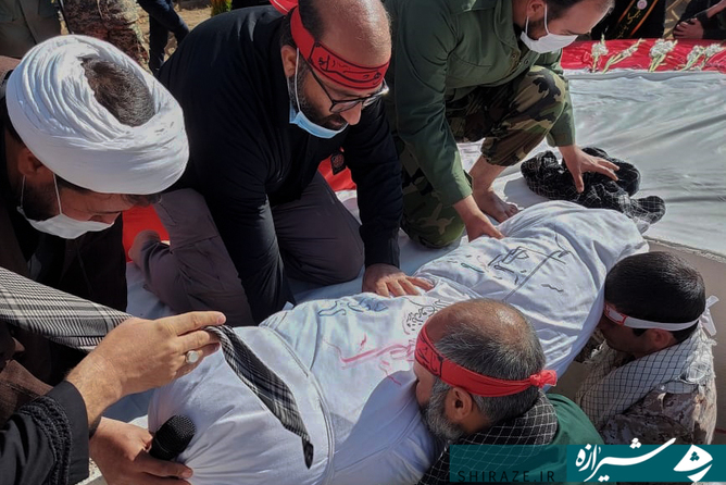 تشییع و تدفین شهید گمنام دفاع مقدس در دانشگاه آزاد  آبا‌ده 