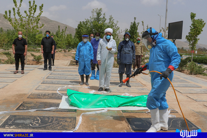 دفن اموات کرونایی در آرامستان بهشت احمدی شیراز (عکس : احمدرضا مداح)