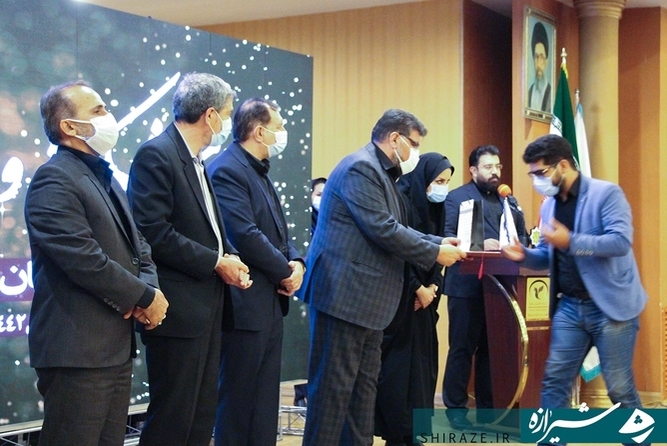 در مراسم تجلیل از خیرین فعال در عرصه مبارزه با کرونا استان فارس - هتل هما شیراز