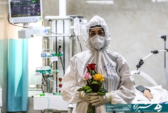 زندگی با لبخند مدافعان سلامت جاریست؛ قابی از زندگی پرستاران بخش مراقبت‌های ویژه بیماران کرونایی بیمارستان شهید فقیهی شیراز (عکس: احمدرضا مداح)
