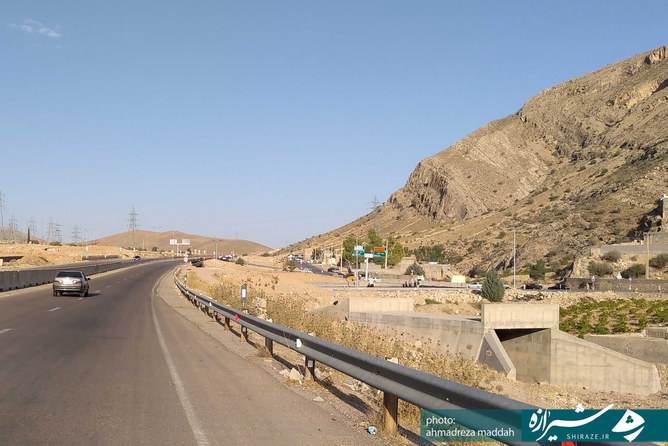 جهت رسیدن به شهرک سعدی تقاطع خروجی ندارد و می بایستی ۴  کیلومتر مسیر را طی کرد تا به دور برگردان رسید.
