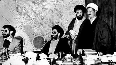 میرحسین موسوی خامنه به عنوان چهارمین وزیر امورخارجه جمهوری اسلامی ایران انتخاب شد. وی در سال ۱۳۶۰ در کابینههای رجایی، باهنر و مهدوی کنی این سمت را عهدهدار بود. موسوی در دوران ریاست جمهوری علی خامنهای هشت سال به عنوان نخستوزیر فعالیت کرد. وی هماکنون و در پی اعتراض به نتایج انتخابات ریاستجمهوری سال ۱۳۸۸، نزدیک به ۱۰۰۰هزار روز است که به همراه همسرش در حبس خانگی به سر میبرد. میرحسین موسوی خامنه به عنوان چهارمین وزیر امورخارجه جمهوری اسلامی ایران انتخاب شد. وی در سال ۱۳۶۰ در کابینههای رجایی، باهنر و مهدوی کنی این سمت را عهدهدار بود. موسوی در دوران ریاست جمهوری علی خامنهای هشت سال به عنوان نخستوزیر فعالیت کرد. وی هماکنون و در پی اعتراض به نتایج انتخابات ریاستجمهوری سال ۱۳۸۸، نزدیک به ۱۰۰۰هزار روز است که به همراه همسرش در حبس خانگی به سر میبرد.