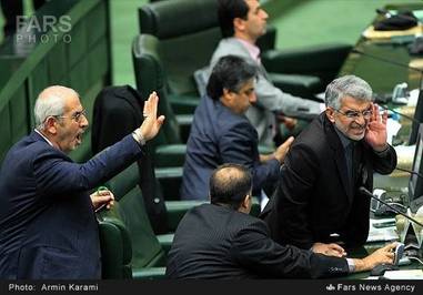 سقایی نماینده استهبان: آآآآآآآهااااااای! هر کی می تونه بلندتر از من داد بزنه!