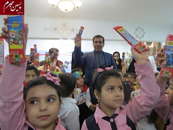 دیدار کودکان جهرمی با فرماندار