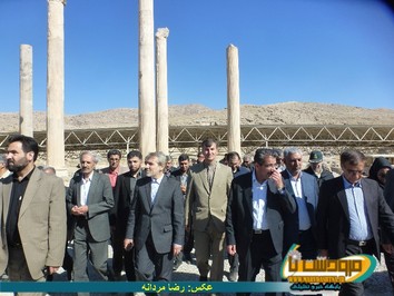 بازدید معاون رییس جمهور از تخت جمشید