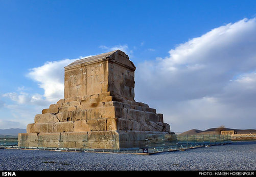 مقبره کورش در پاسارگاد