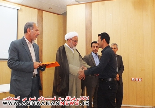تجلیل از دانش آموزان برتر قرآنی اشکنان