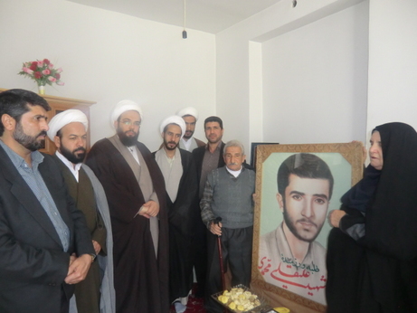 دیدار مبلغان اعزامي خيمه معرفت با خانواده شهدای روحانی شهرستان آباده