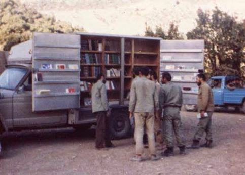 کتابخانه سیار در جبهه