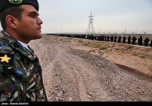 زنجیره انسانی در حمایت از تاسیسات هسته ای فردو
