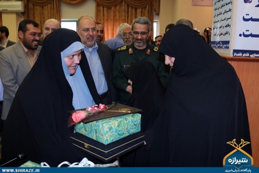 تجلیل از مادر شهیدان روزیطلب در شورای شهر شیراز