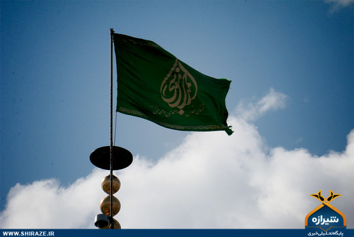 آیین تعویض پرچم گنبد حرم شاهچراغ (ع)