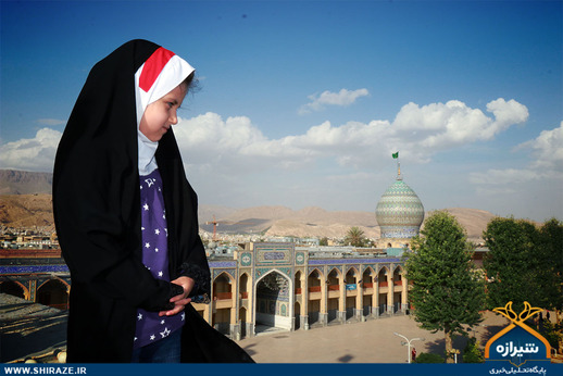 آیین تعویض پرچم گنبد حرم شاهچراغ (ع)