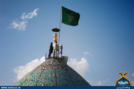 آیین تعویض پرچم گنبد حرم شاهچراغ (ع)