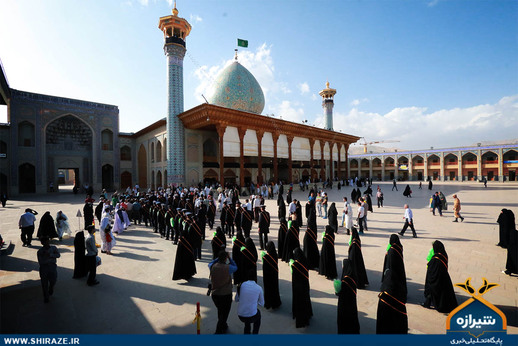 آیین تعویض پرچم گنبد حرم شاهچراغ (ع)