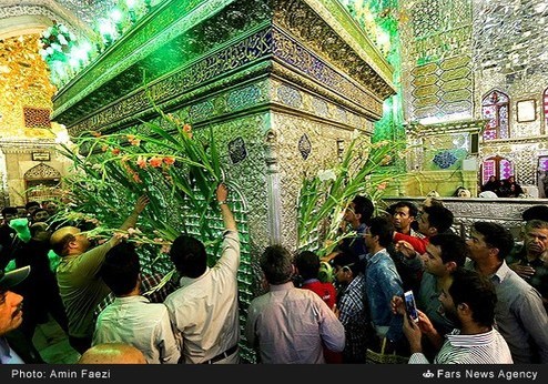 گل‌باران حرم مطهر حضرت شاه‌چراغ (ع)