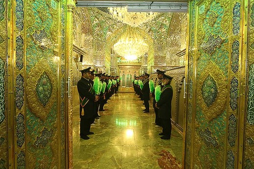 غبارروبی ضریح مطهر شاهچراغ(ع)