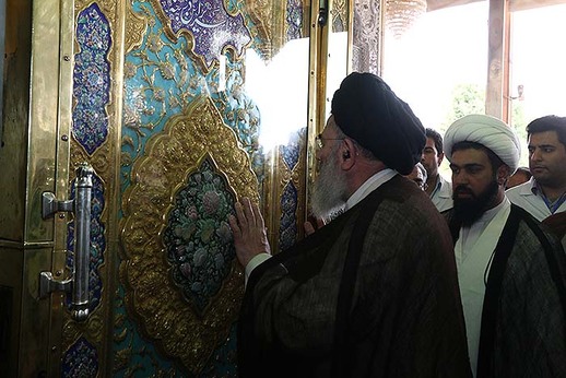 غبارروبی ضریح مطهر شاهچراغ(ع)