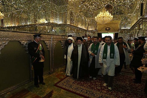 غبارروبی ضریح مطهر شاهچراغ(ع)