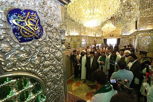 غبارروبی ضریح مطهر شاهچراغ(ع)