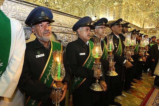 غبارروبی ضریح مطهر شاهچراغ(ع)