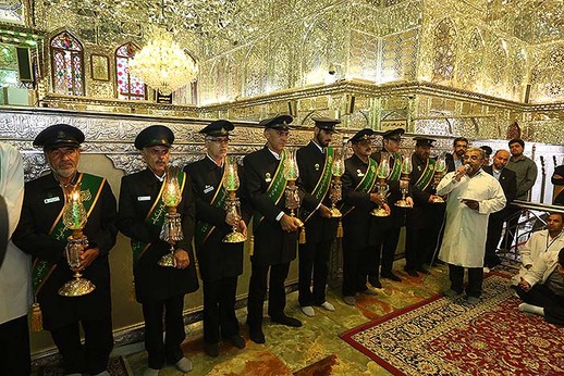 غبارروبی ضریح مطهر شاهچراغ(ع)