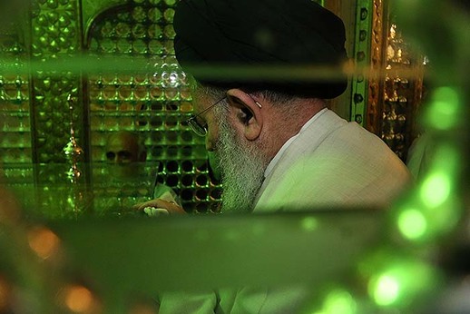 غبارروبی ضریح مطهر شاهچراغ(ع)