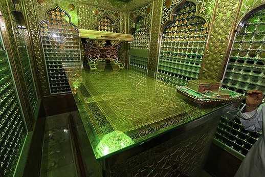 غبارروبی ضریح مطهر شاهچراغ(ع)