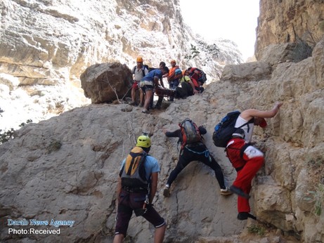 امداد و نجات مصدوم در مناطق صعب العبور تنگه رغز شهرستان داراب