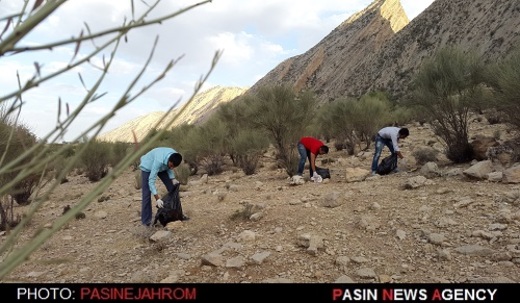 جنگل چاه‌تیز جهرم توسط جوانان پاک‌سازی شد