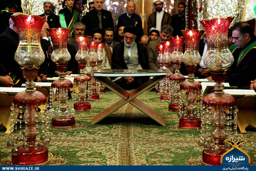 غبار روبی آستانه مقدس سید علاالدین حسین(ع)
