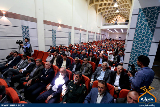 جلسه شورای اداری فارس با حضور علی لاریجانی