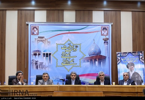 نشست فعالان اقتصادی استان با وزیر اقتصاد در شیراز