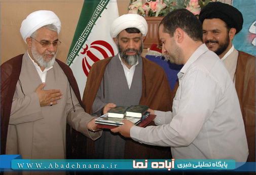تجلیل از فعالان عرصه عفاف و حجاب در آباده