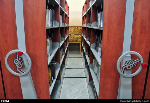 کتابخانه در شاهچراغ(ع)
