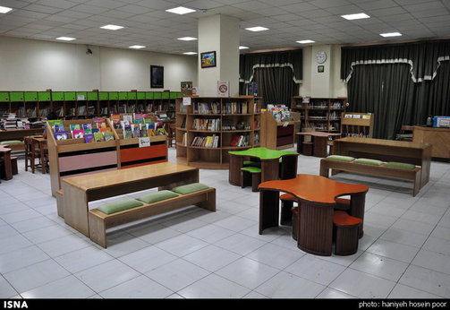 کتابخانه در شاهچراغ(ع)