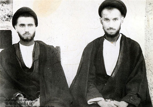 آیت الله سید محمدصادق لواسانی در کنار امام خمینی در دوران نوجوانی
